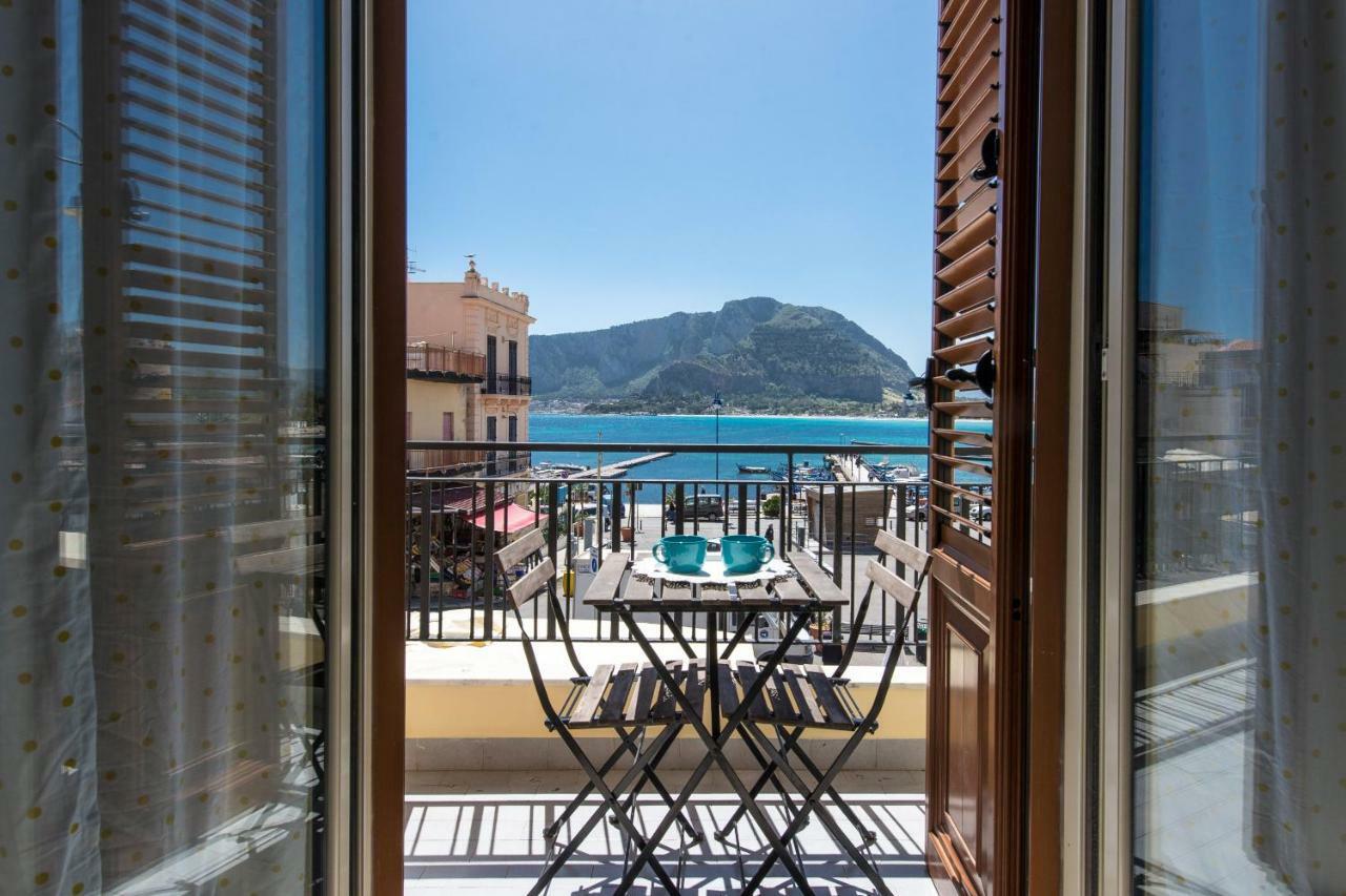 Casetta Vista Mare In Piazza A Mondello Palermo Exteriör bild