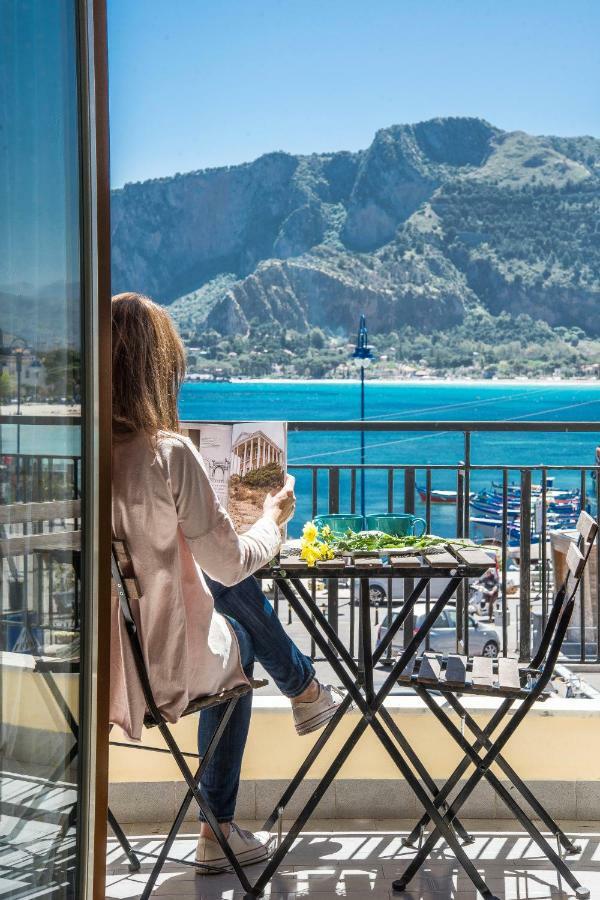 Casetta Vista Mare In Piazza A Mondello Palermo Exteriör bild