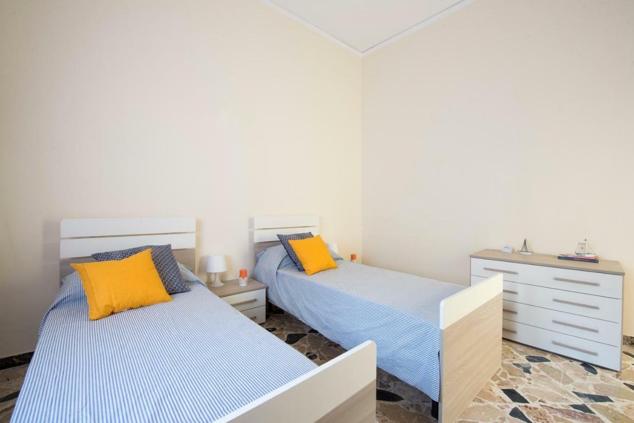 Casetta Vista Mare In Piazza A Mondello Palermo Exteriör bild