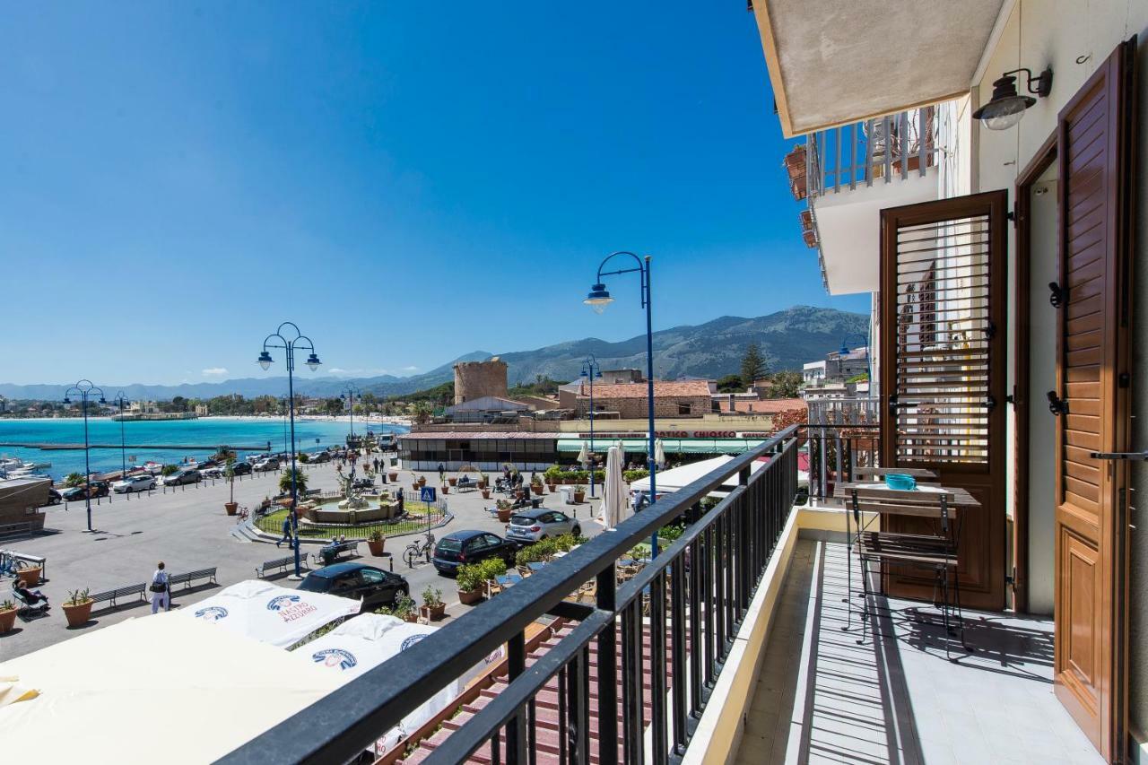 Casetta Vista Mare In Piazza A Mondello Palermo Exteriör bild