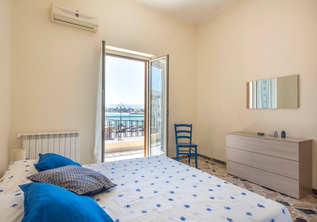 Casetta Vista Mare In Piazza A Mondello Palermo Exteriör bild