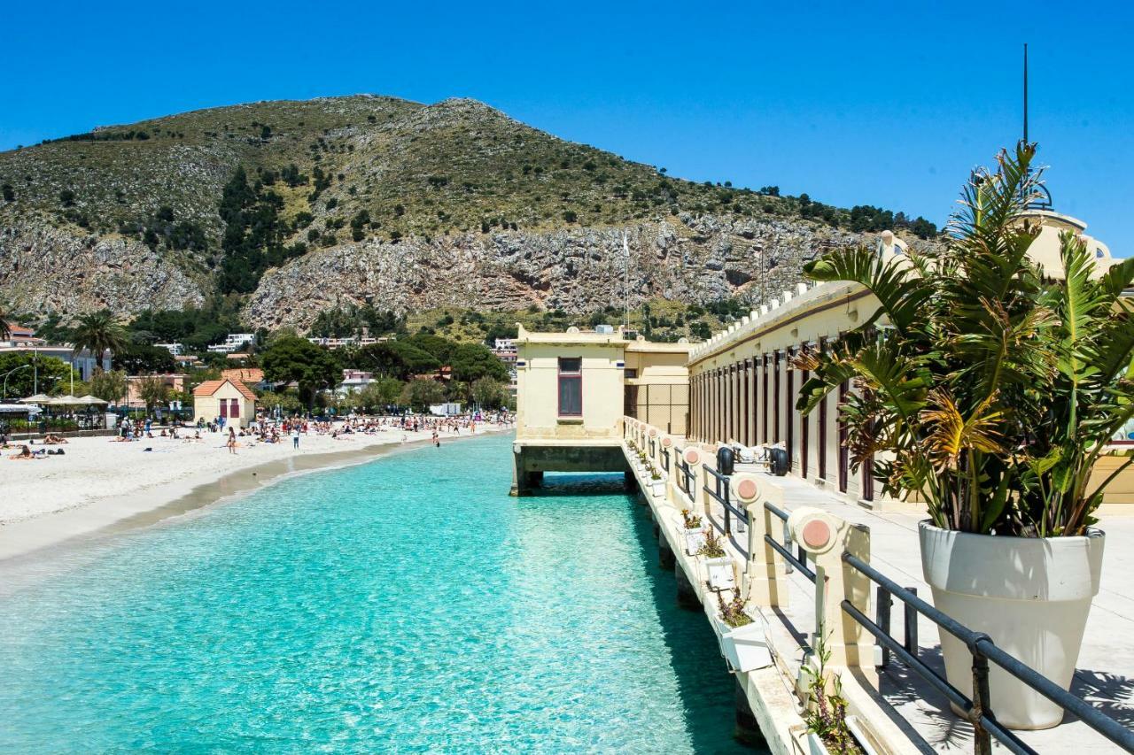 Casetta Vista Mare In Piazza A Mondello Palermo Exteriör bild